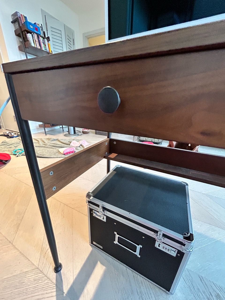 Article Desk with Drawers - photo 3