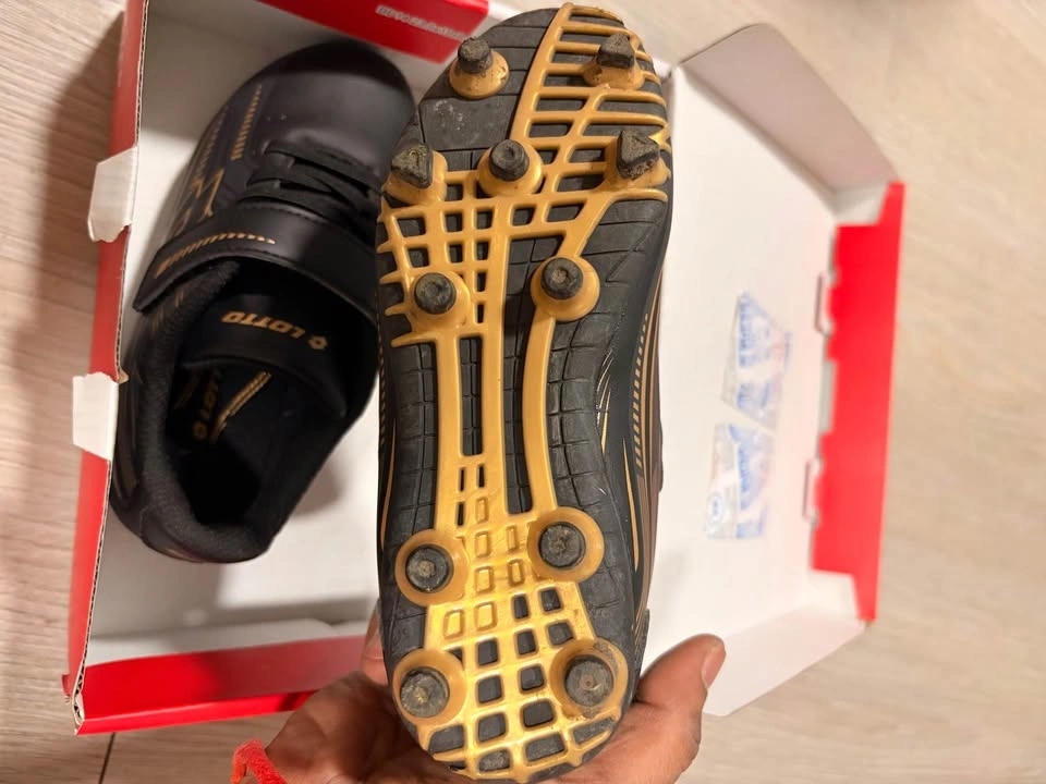 Soccer shoe for sale - photo 2