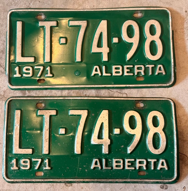 Vintage 1970’s Alberta license plates - photo 4