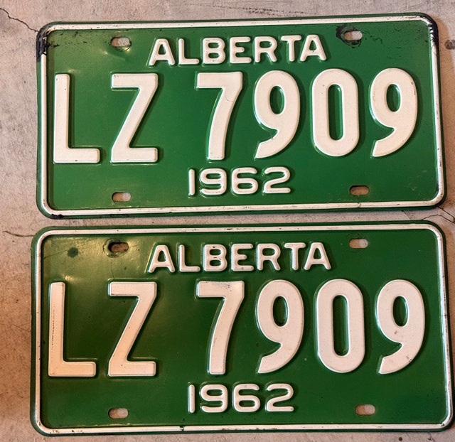 vintage Alberta Plates - 1960’s