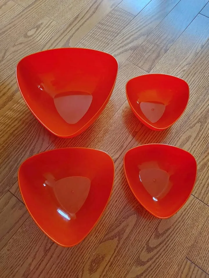Triangle Red Bowls Set of 4 thumbnail