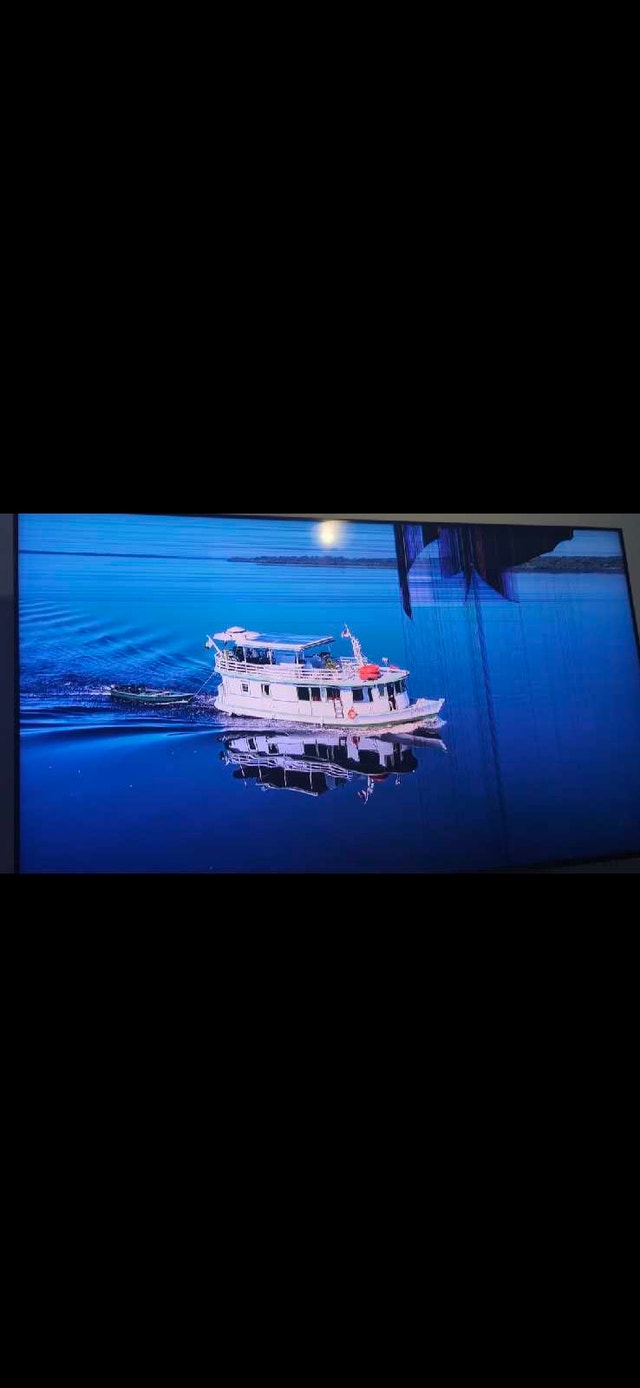 Hisense 85 inch RGB Mini LED Google TV 85UR9SG - photo 2
