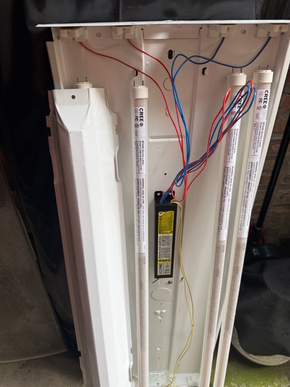 Lithonia 4’ wrap light LED T8 - photo 2