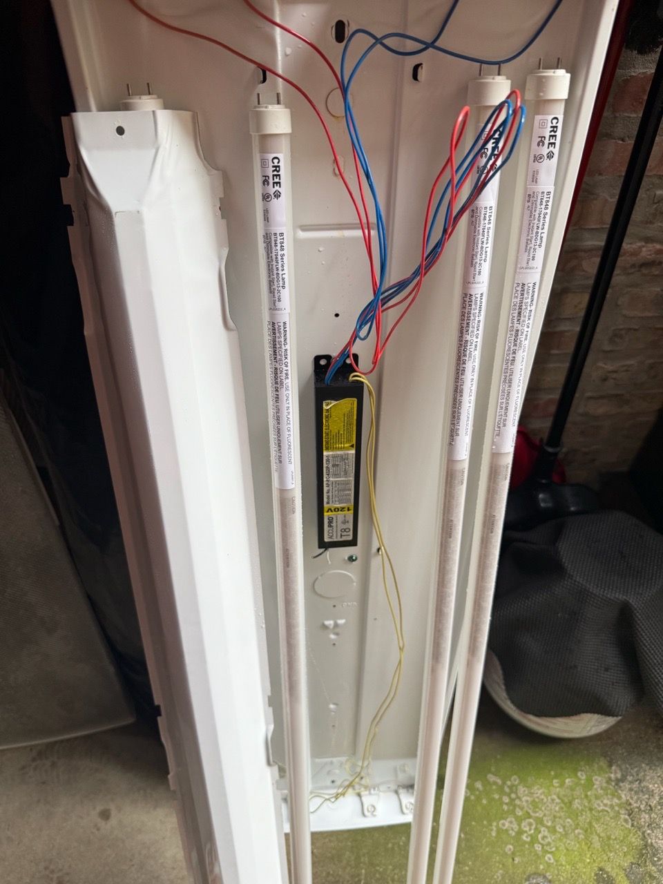 Lithonia 4’ wrap light LED T8 - photo 3