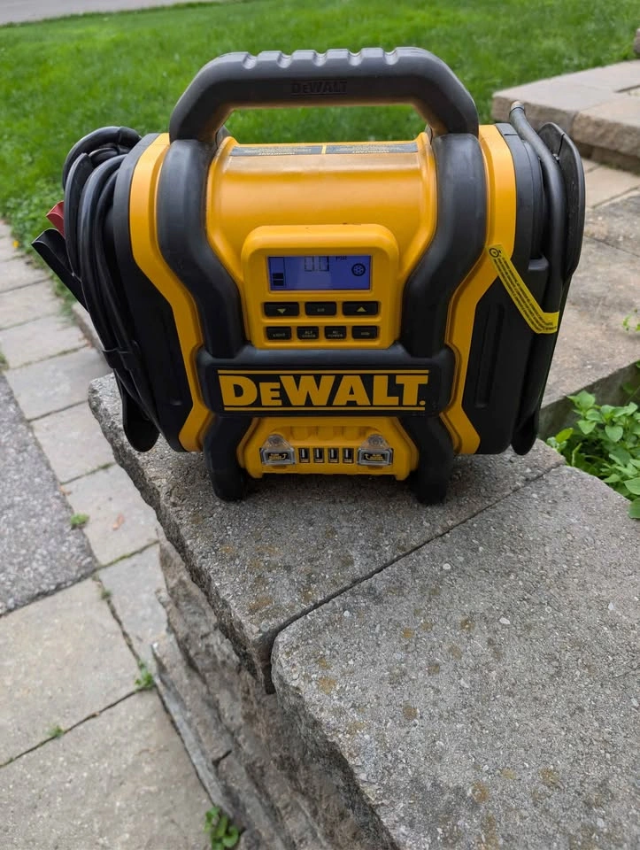 DEWALT DXAEPS14CA Power Station & Jump Starter - photo 2