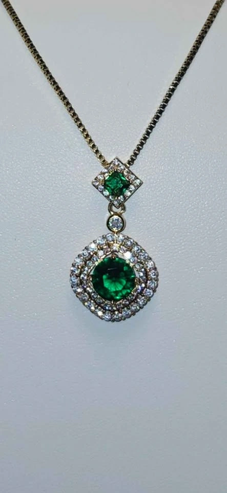 Gold Tone Emerald Green Halo Pendant Necklace - photo 3