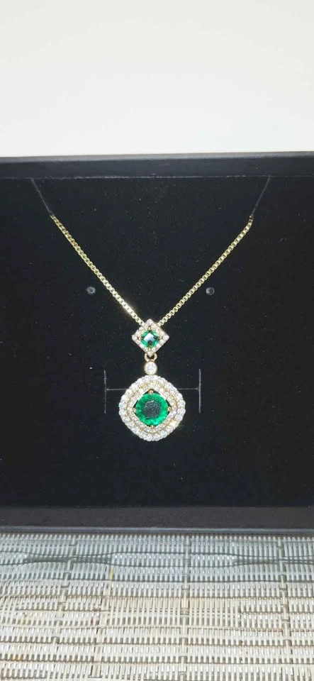 Gold Tone Emerald Green Halo Pendant Necklace - photo 4