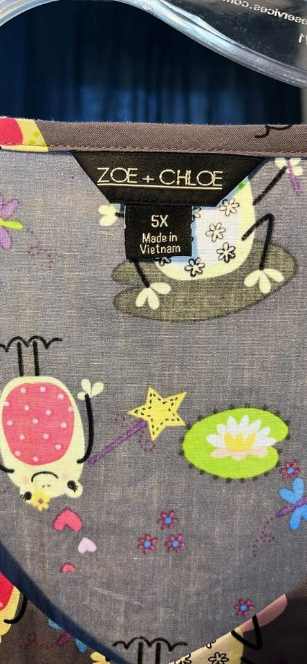 Zoe & Chloe Frog Pattern Scrub Top - photo 2