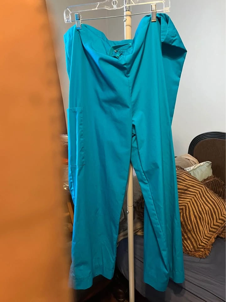 Sivvan Unisex Classic V-Neck 3-Pocket Scrub Top - Teal Blue - photo 4