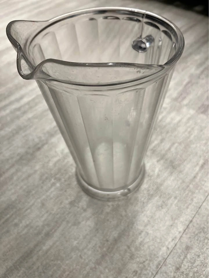 Cambro Camwear 64 oz Commercial Clear Pitcher