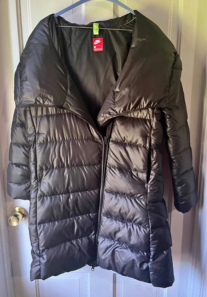 Nike Down Hooded Asymmetrical Zip Puffer Jacket in Black Size Lg