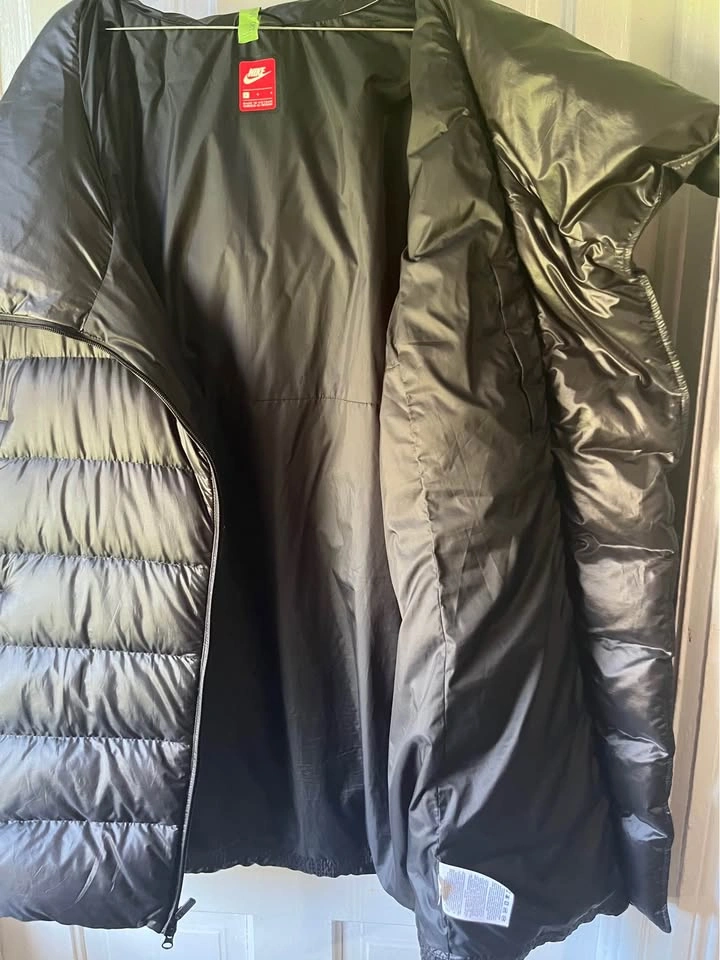 Nike Down Hooded Asymmetrical Zip Puffer Jacket in Black Size Lg - photo 2