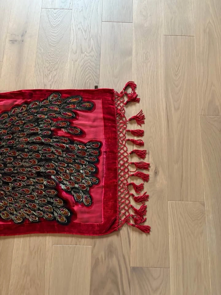 Hand-Beaded Silk & Velvet Peacock Shawl – Never Worn - photo 4