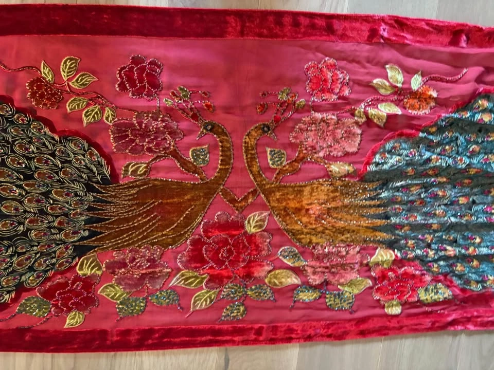 Hand-Beaded Silk & Velvet Peacock Shawl – Never Worn - photo 5