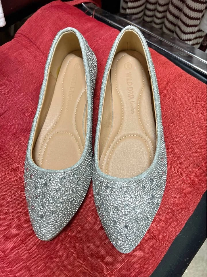 🏈 Glittery flat shoes- New