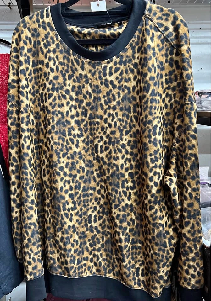 🏈 Leopard Print Sweatshirt
