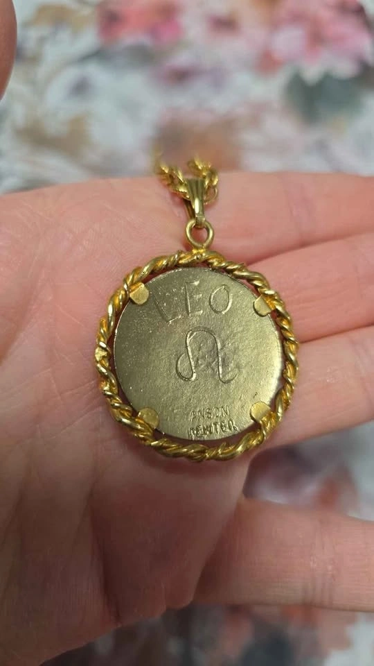 Vintage Gold Tone Pewter Leo Horoscope Necklace - photo 5
