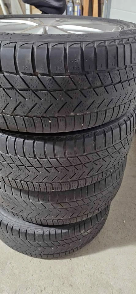 Set of 4 Hyundai 16-inch Alloy Rims with Winter Tires 5x114.3 - photo 2