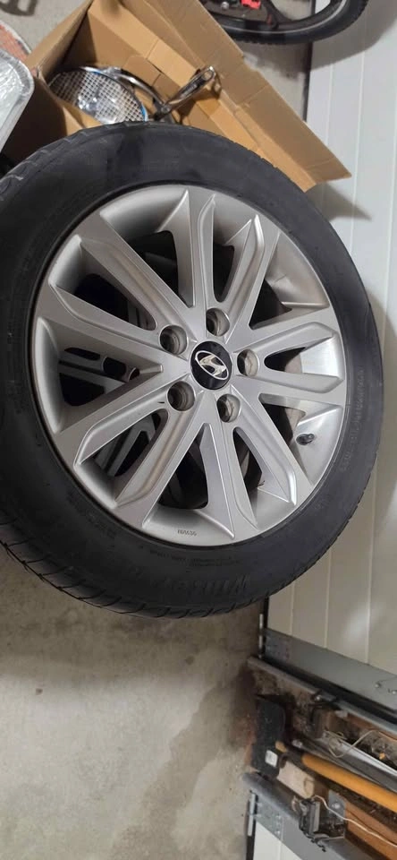 Set of 4 Hyundai 16-inch Alloy Rims with Winter Tires 5x114.3 - photo 3
