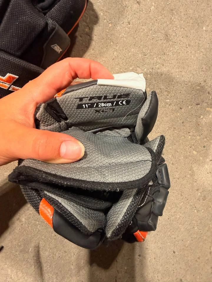 True XC7 Hockey Gloves - photo 3