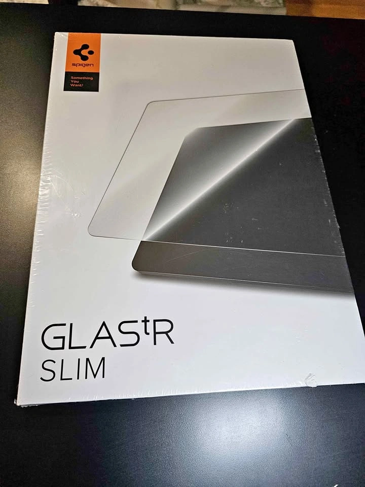 Spigen Tempered Glass Screen Protector for MacBook Pro 14"