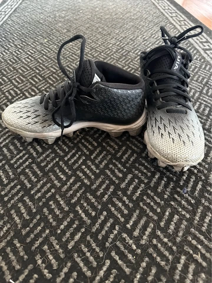 Under Armour Youth Football Cleats - photo 2