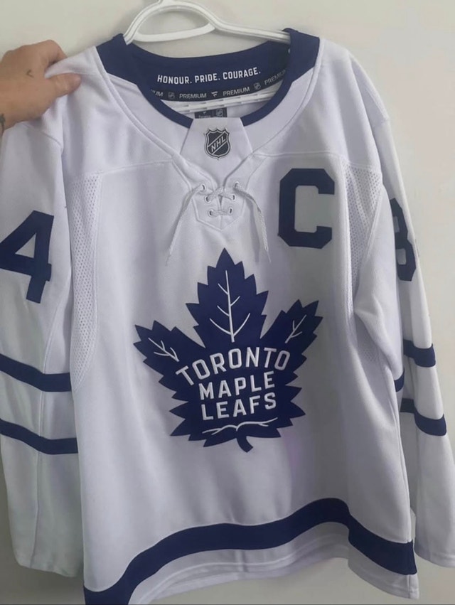 Toronto Maple Leafs Jersey & Hat