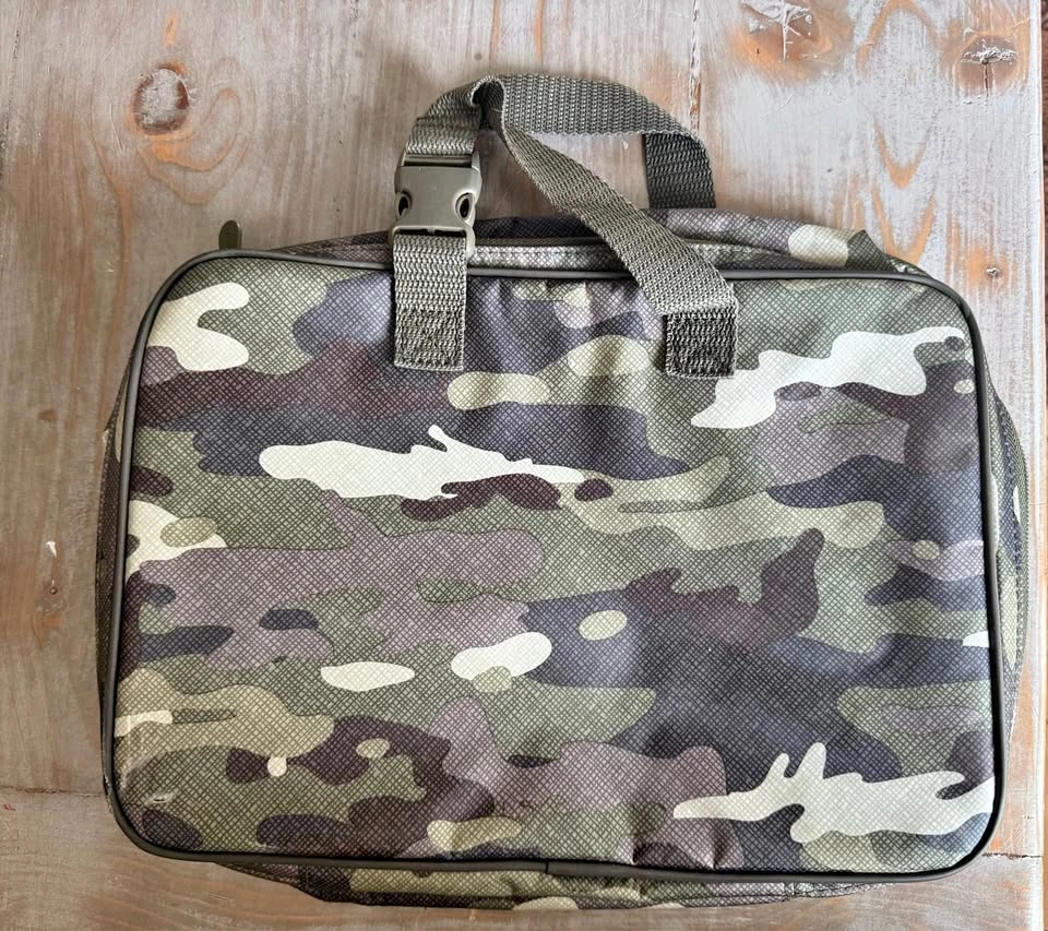 Thirty-One Gifts Fold-Up Travel Bag – Camo Crosshatch
