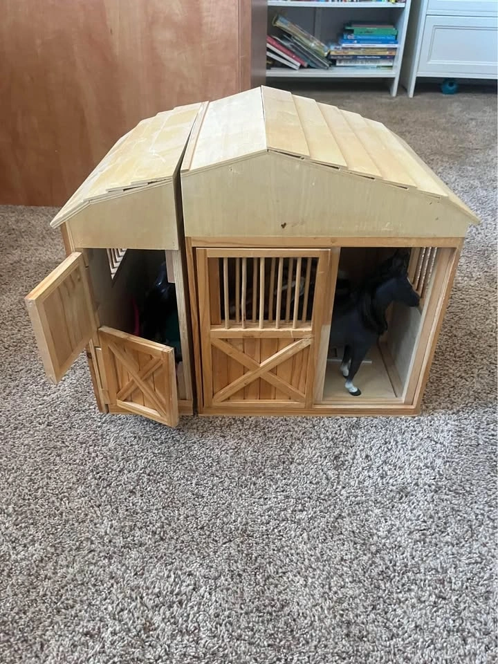 Wooden Horse Barn - photo 2
