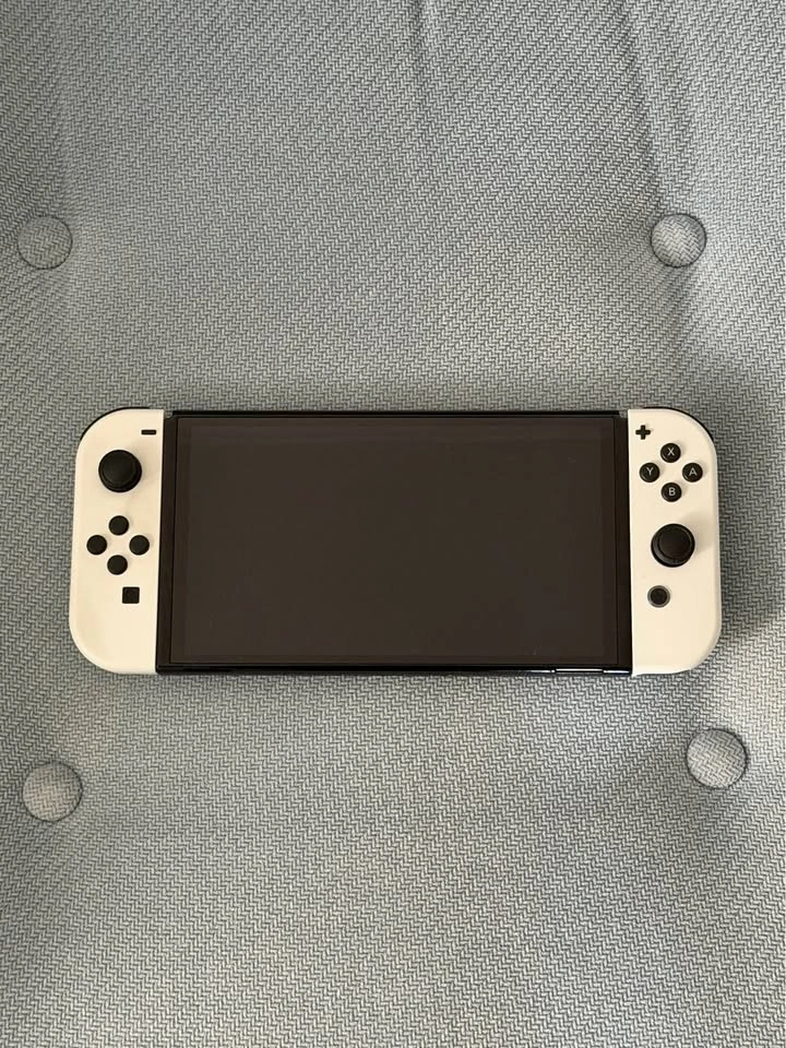Nintendo Switch OLED - photo 2