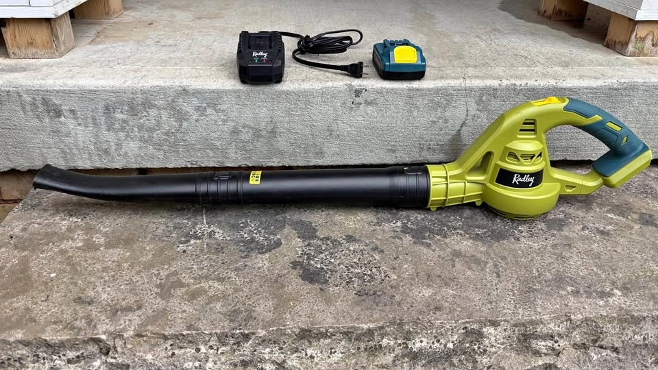 Radley Cordless Leaf Blower / Sweeper with battery and charger
