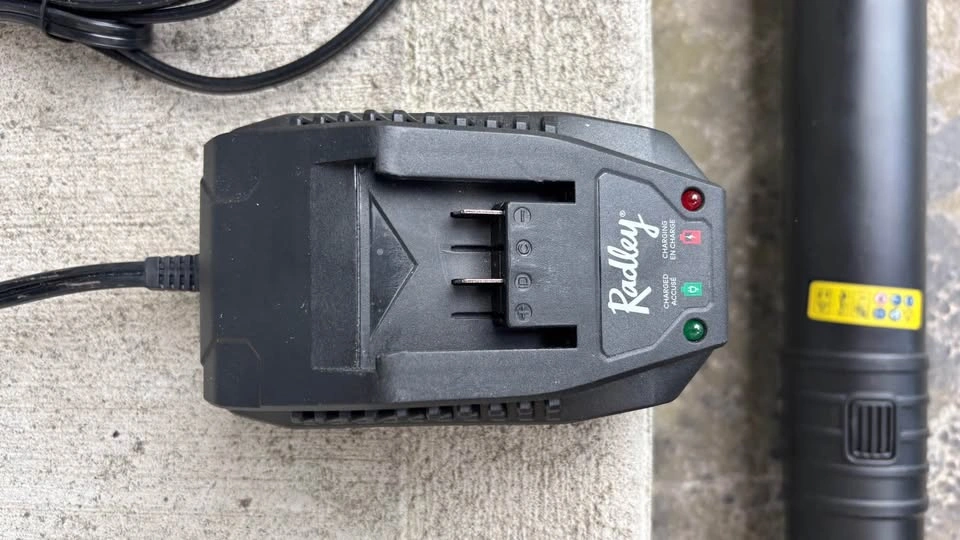 Radley Cordless Leaf Blower / Sweeper with battery and charger - photo 4