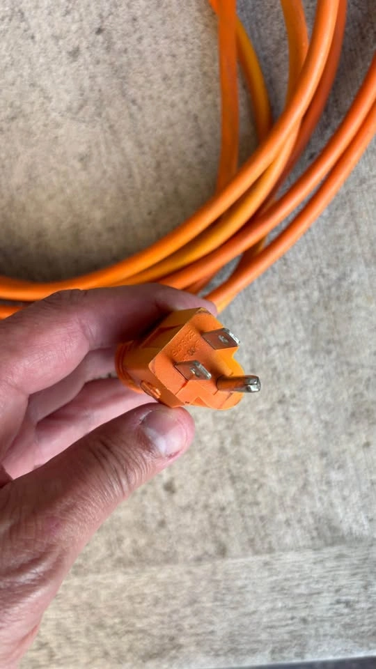 25 foot 16 gauge outdoor extension cord - photo 2