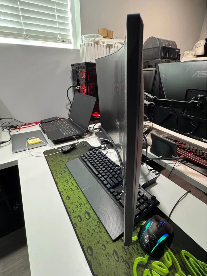 LG Ultragear 27” curved monitor - photo 2