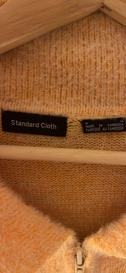 Fuzzy zip up t-shirt sweater - photo 3