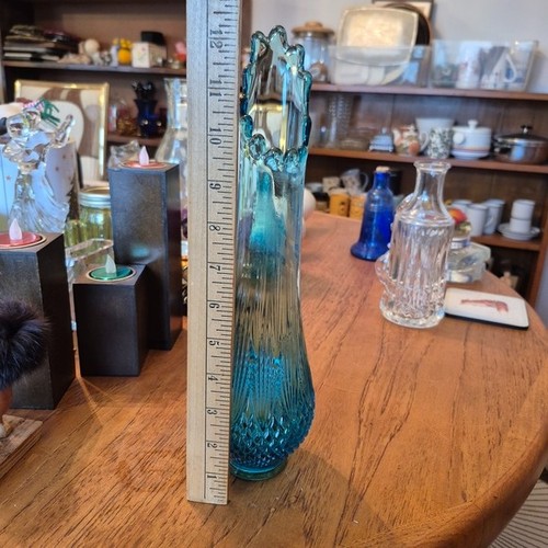 Vintage L.E. Smith Blue Diamond Pineapple Swung Glass Vase - photo 2
