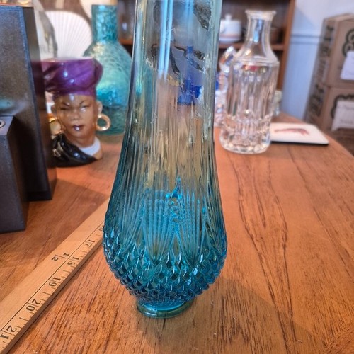Vintage L.E. Smith Blue Diamond Pineapple Swung Glass Vase - photo 4