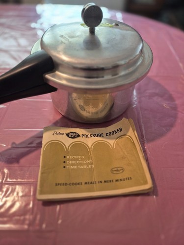 Vintage Mirro-Matic Aluminum Pressure Cooker with Black Handles - photo 3