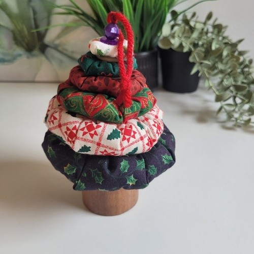 Fabric Tree-shaped Christmas Ornament, Holiday Fabric Yo-Yo's Fe