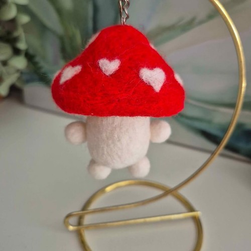 Hand Made Felted Red White Mushroom Toadstool Keychain - photo 4