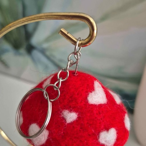 Hand Made Felted Red White Mushroom Toadstool Keychain - photo 5