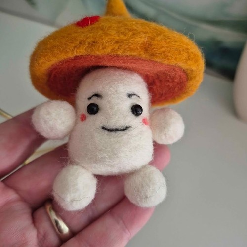 Hand Made Felted Orange Red Mushroom Toadstool Keychain - photo 3