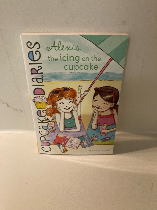 🏈 Cupcake Diaries: Alexis the Icing on the Cupcake