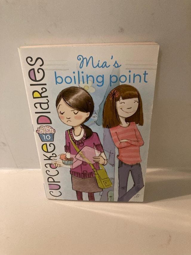 🏈 Cupcake Diaries: Mia's Boiling Point