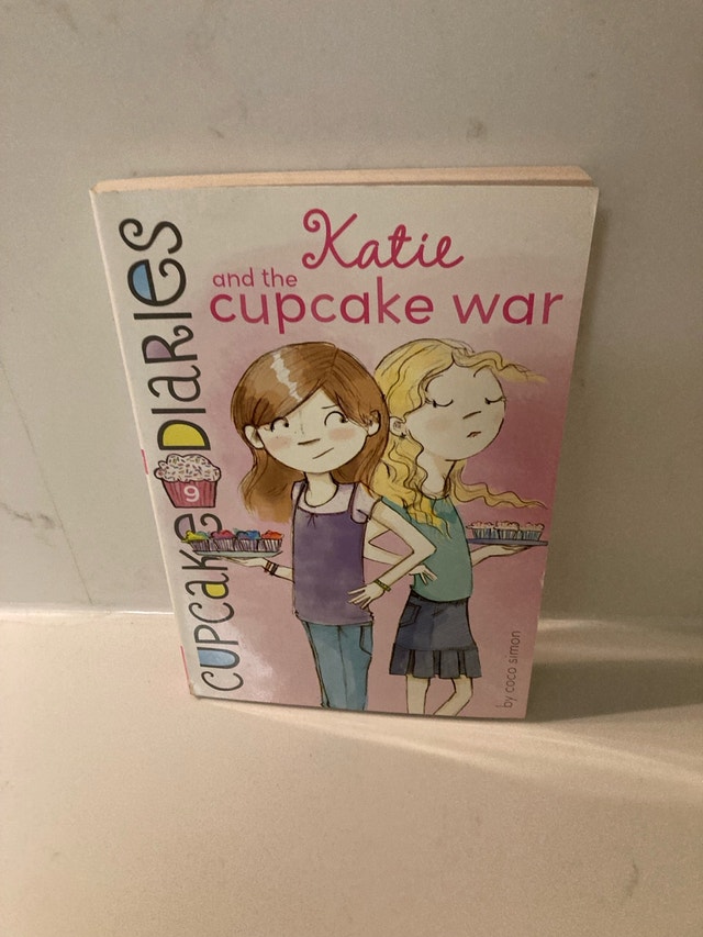 🏈 Cupcake Diaries: Katie and the Cupcake War