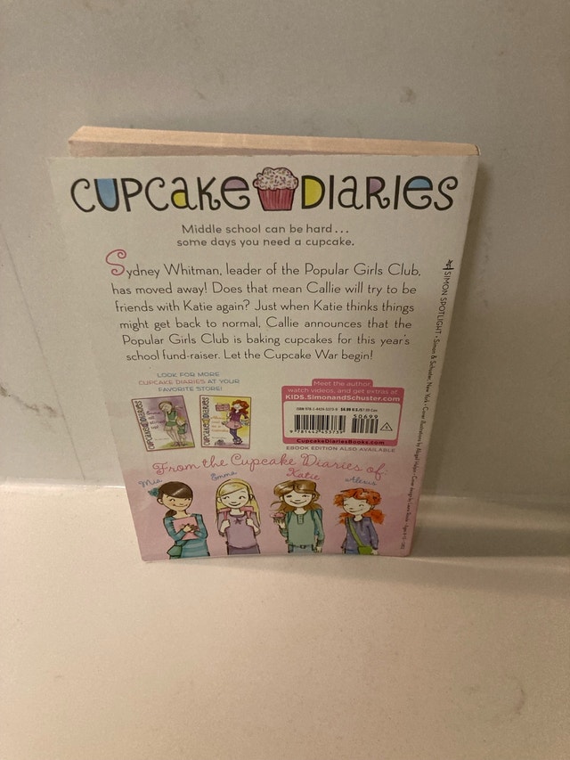 🏈 Cupcake Diaries: Katie and the Cupcake War - photo 2