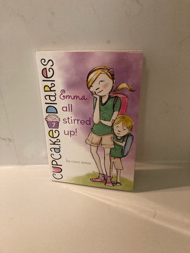 🏈 Cupcake Diaries: Emma All Stirred Up! by Coco Simon