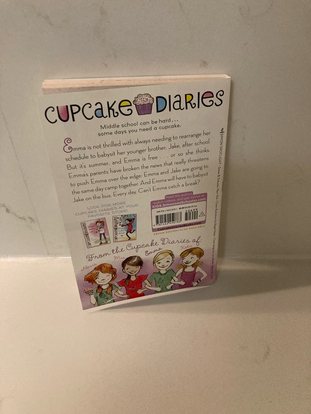 🏈 Cupcake Diaries: Emma All Stirred Up! by Coco Simon - photo 2