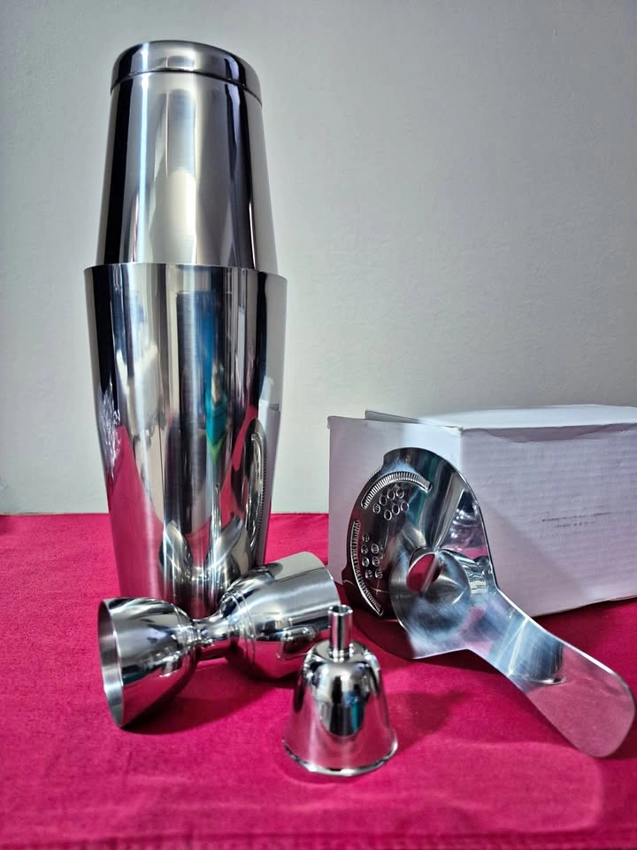 🏈 NEW in Box! Deluxe 18/8 Stainless Steel Boston Cocktail Set