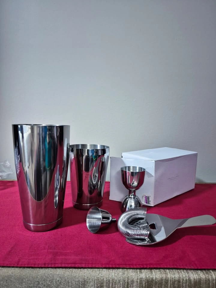 🏈 NEW in Box! Deluxe 18/8 Stainless Steel Boston Cocktail Set - photo 2